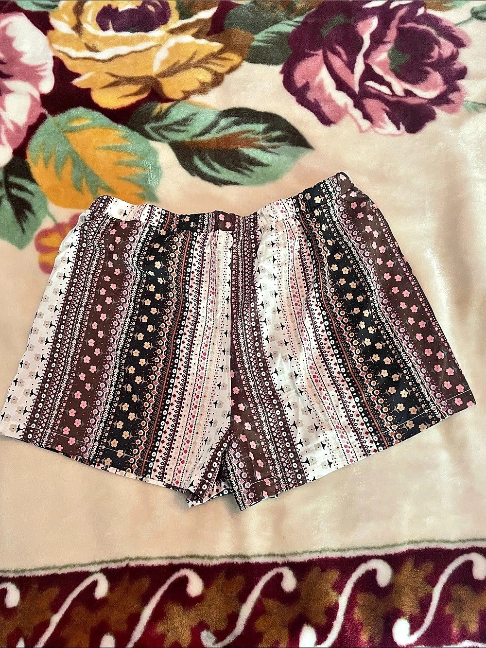SHEIN Floral High-Waist Shorts in Black & Pink Size 6